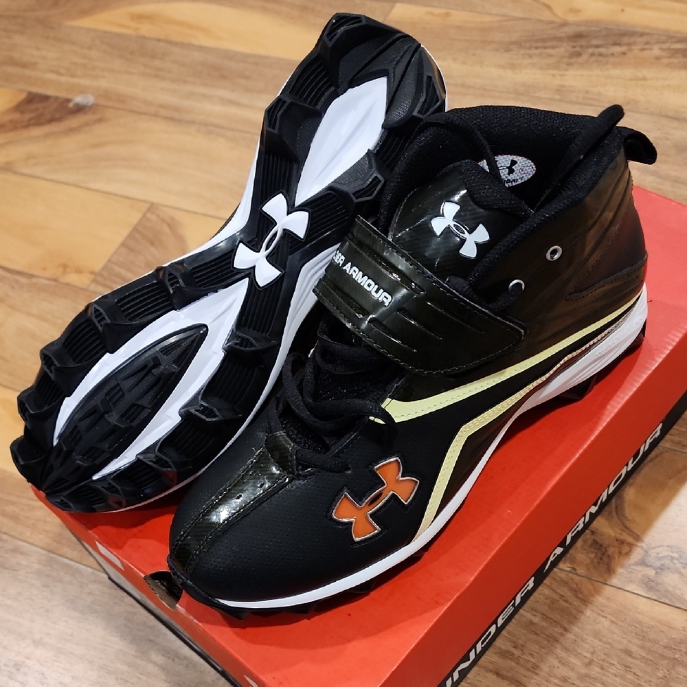 Under Armour CRUSHER II Black and White Sneakers